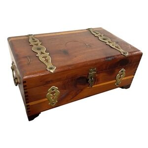 Vintage Cedar Wood Box Jewelry Trinket Chest Treasure Chest Mementos Dovetailed
